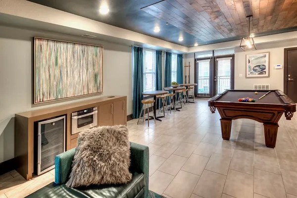 $2,458 | 700 East Algonquin Road, Unit 2406, Schaumburg, IL 60173