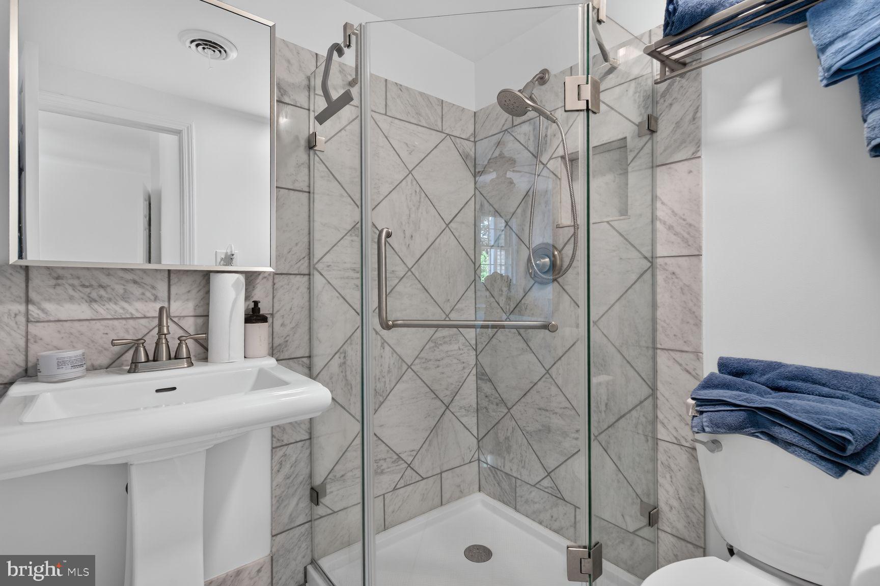455 15th Street Northeast Washington, DC 20002 - Photo 18 of 30 Full Bath