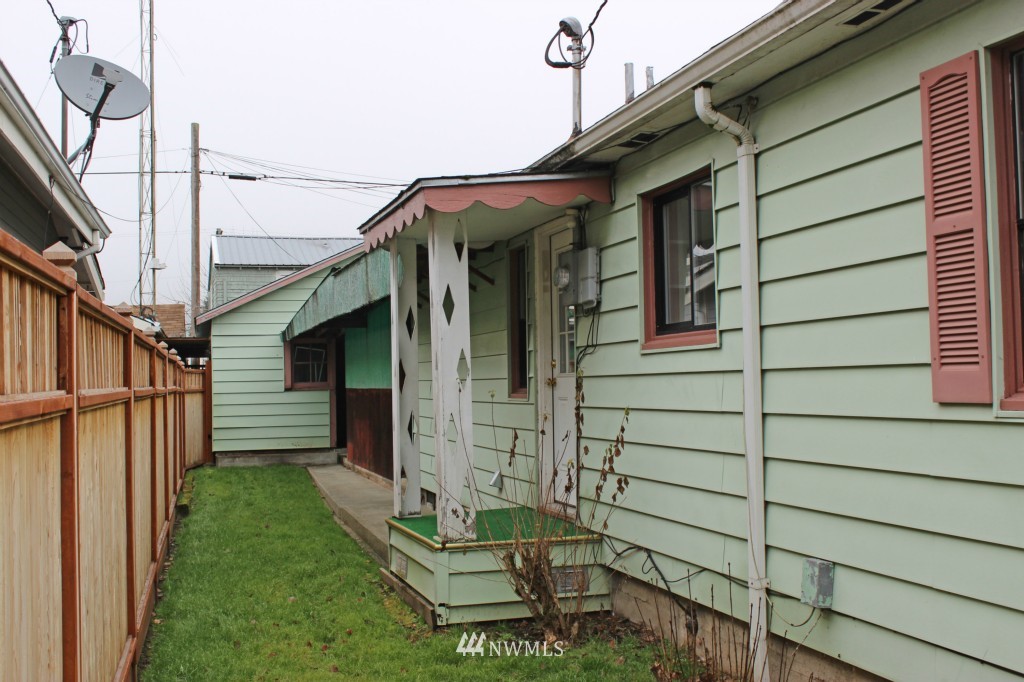 225 Southwest Lewis Street Chehalis, WA 98532 - Photo 4 of 15 Gallery Image 4