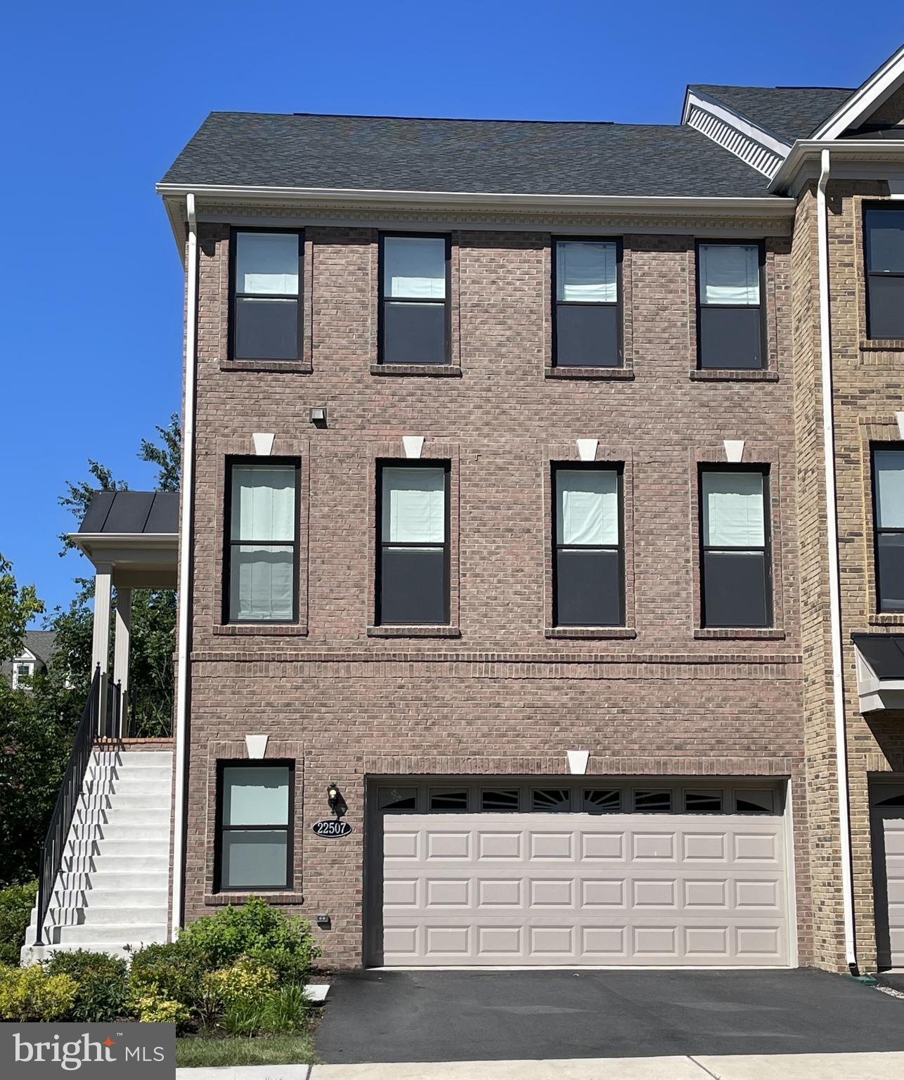 22507 Windsor Locks Sq Exterior Main