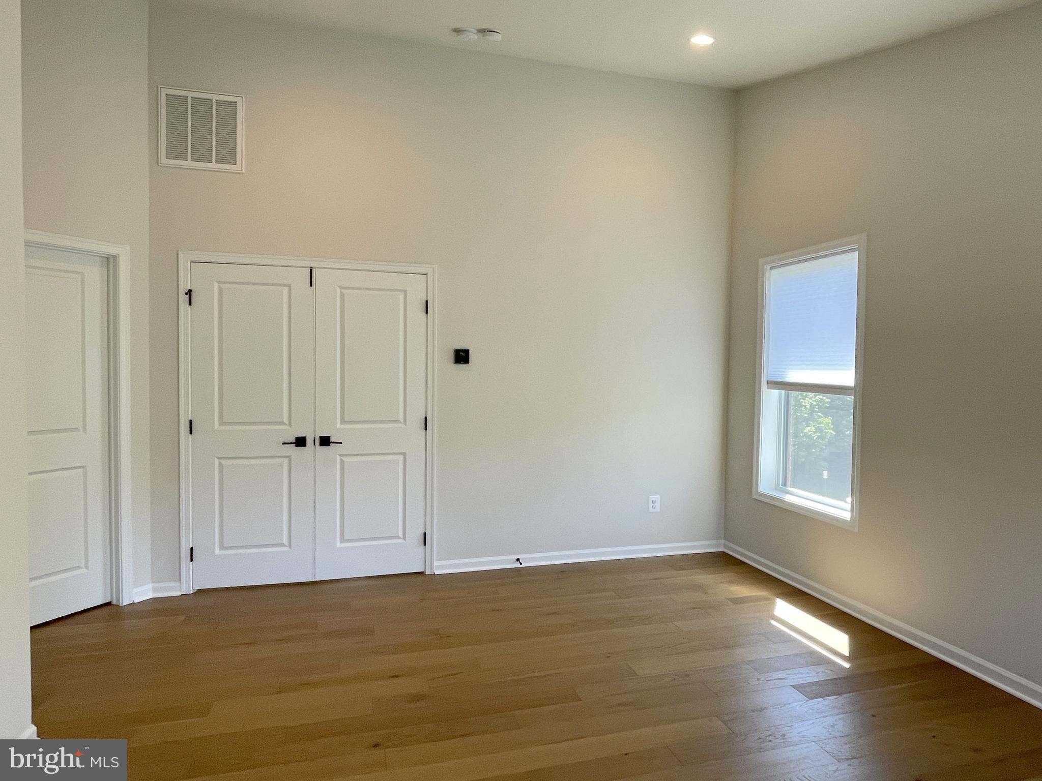 22507 Windsor Locks Square Ashburn, VA 20148 - Photo 21 of 49 22507 Windsor Locks Sq Master Bedroom