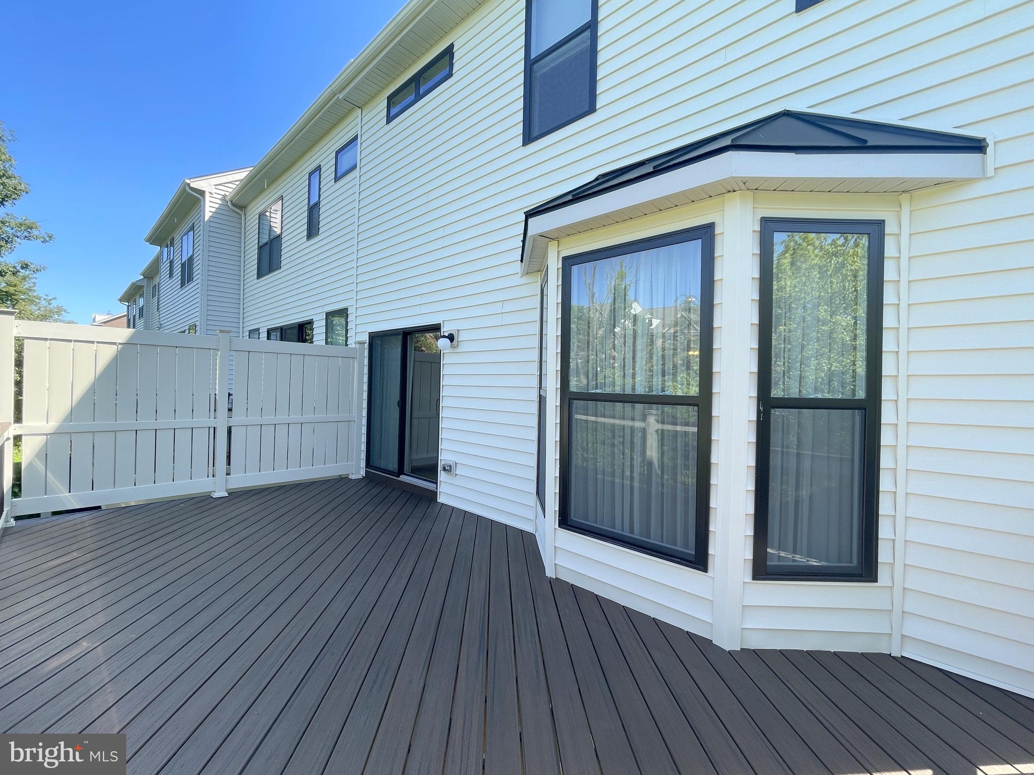 22507 Windsor Locks Square Ashburn, VA 20148 - Photo 45 of 49 22507 Windsor Locks Sq Deck