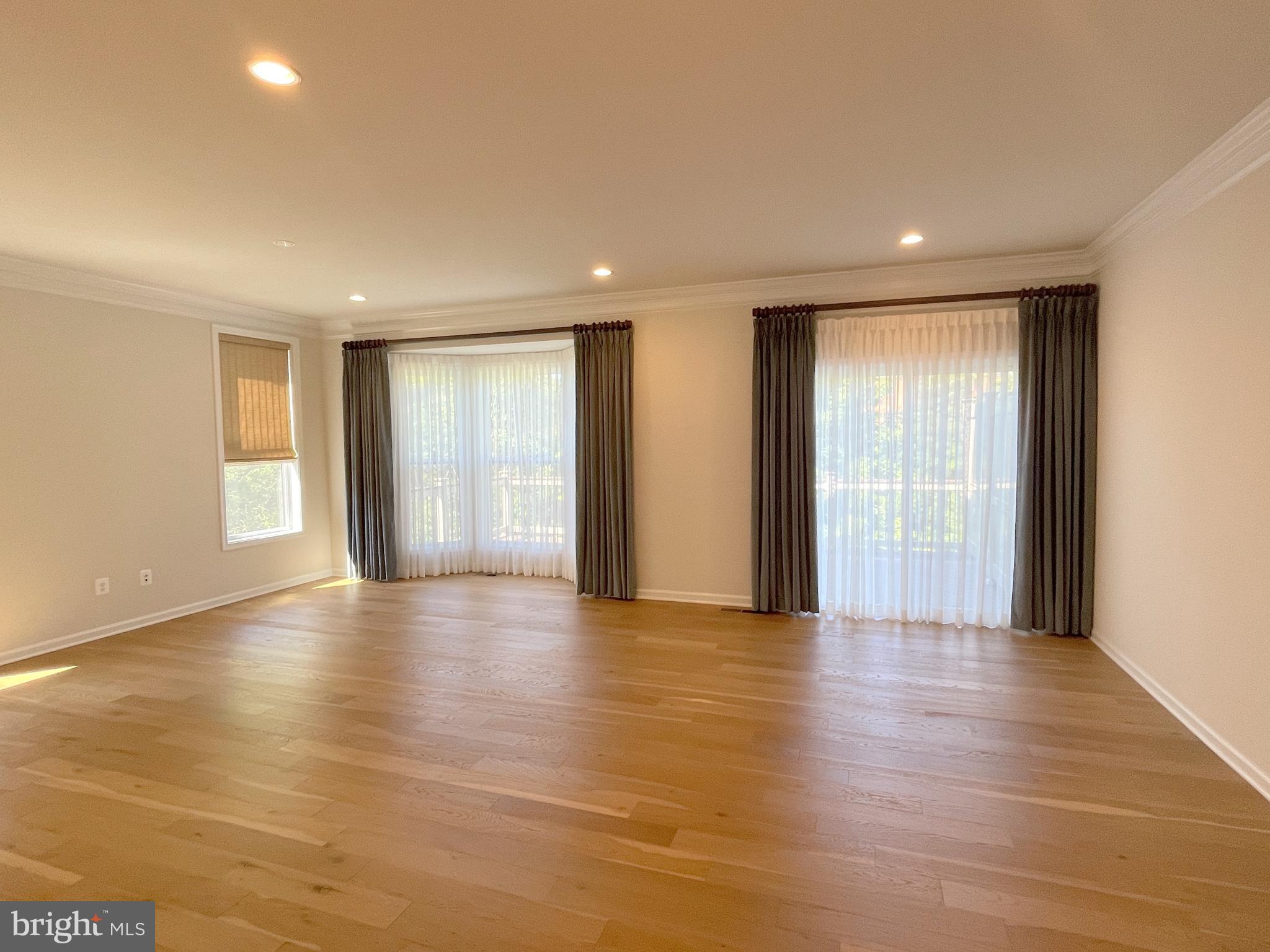 22507 Windsor Locks Square Ashburn, VA 20148 - Photo 6 of 49 22507 Windsor Locks Sq Living Room