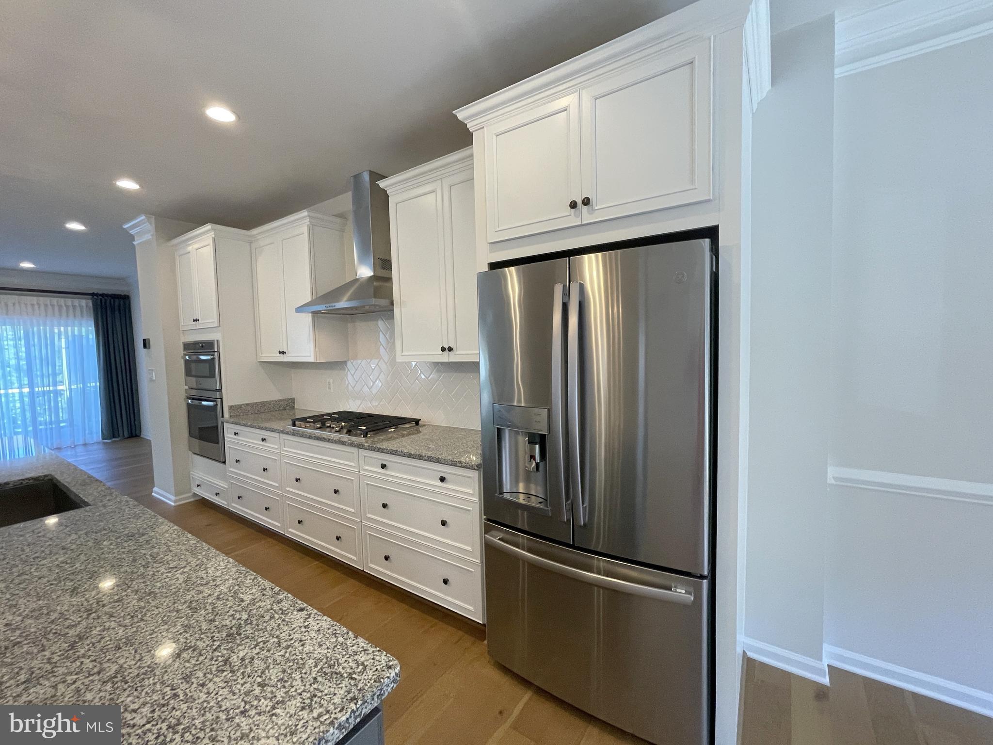 22507 Windsor Locks Square Ashburn, VA 20148 - Photo 9 of 49 22507 Windsor Locks Sq Kitchen
