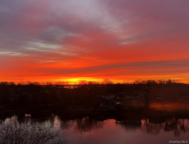 266 Pelham Road, Unit 5H New Rochelle, NY 10805 - Photo 26 of 27 a view of city and a lake