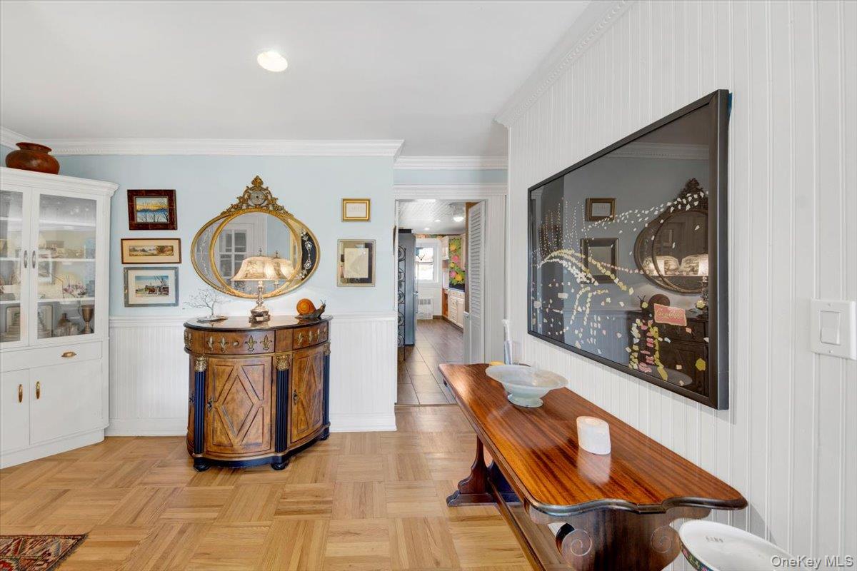 266 Pelham Road, Unit 5H New Rochelle, NY 10805 - Photo 3 of 27 a living room with furniture and a mirror