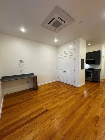 $1,595 | 64 Market Street, Unit 408, Lynn, MA 01901