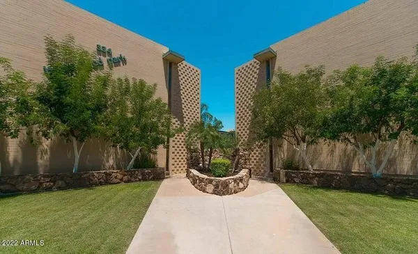 $3,200 | 334 West Medlock Drive, Unit B104, Phoenix, AZ 85013