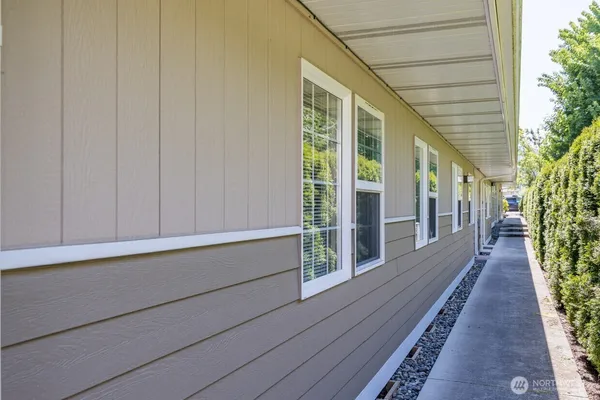 $2,055 | 530 West Fir Street, Unit C, Sequim, WA 98382