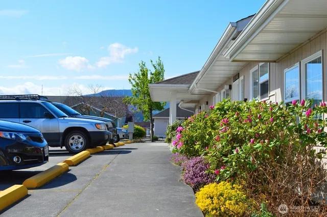 $2,055 | 530 West Fir Street, Unit C, Sequim, WA 98382