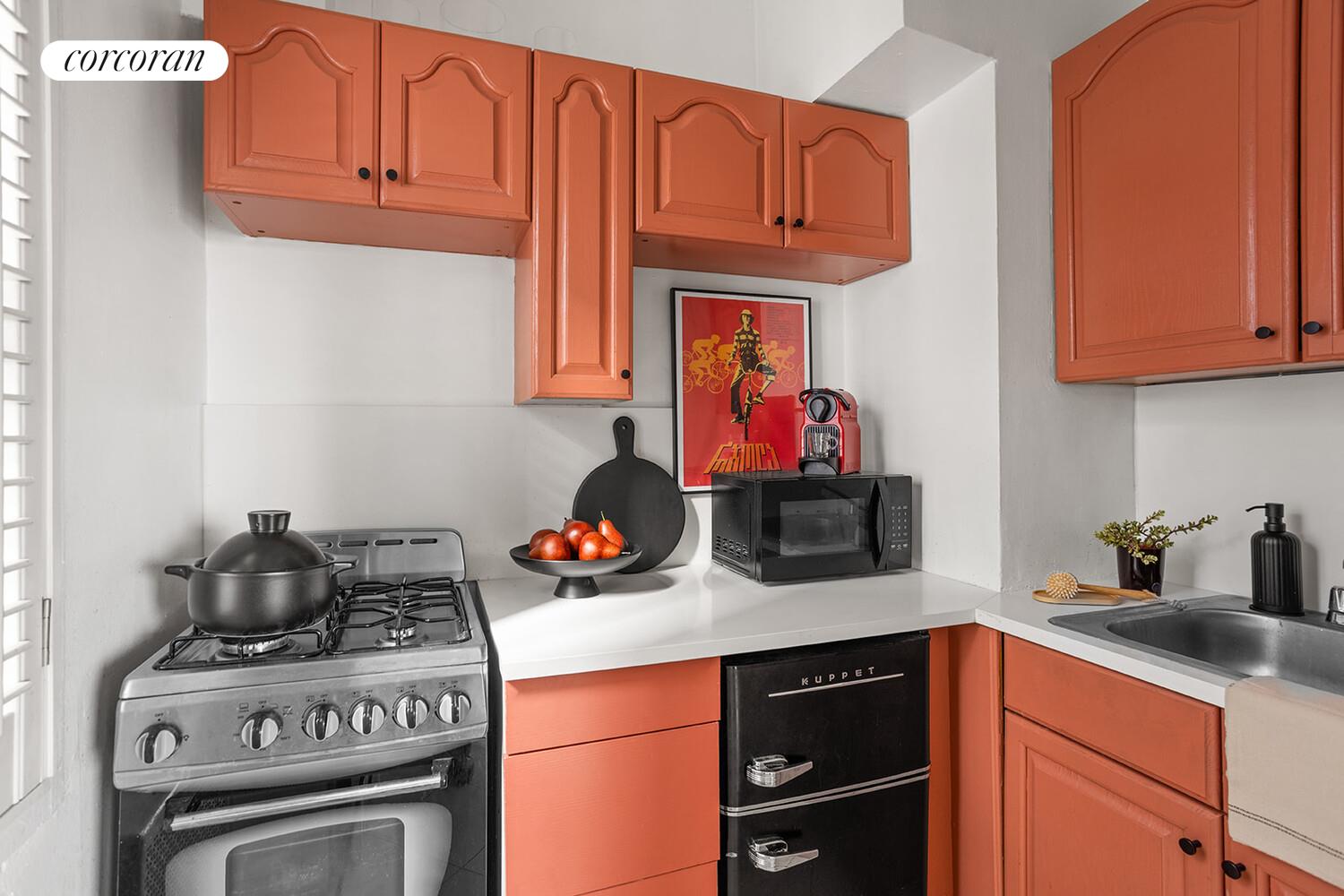 310 East 49th Street, Unit 12B Manhattan, NY 10017 - Photo 4 of 6