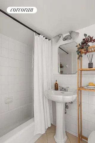 $470,000 | 310 East 49th Street, Unit 12B | Midtown East