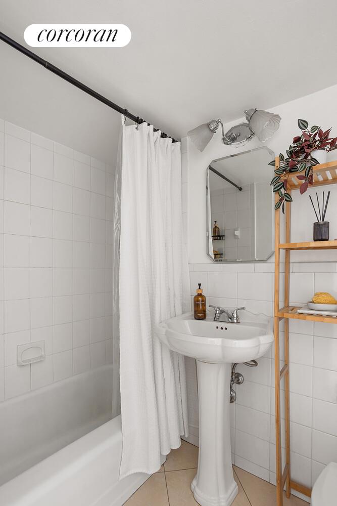 310 East 49th Street, Unit 12B Manhattan, NY 10017 - Photo 5 of 6