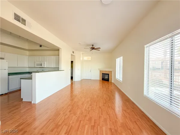 $1,500 | 2305 West Horizon Ridge Parkway, Unit 4013, Henderson, NV 89052