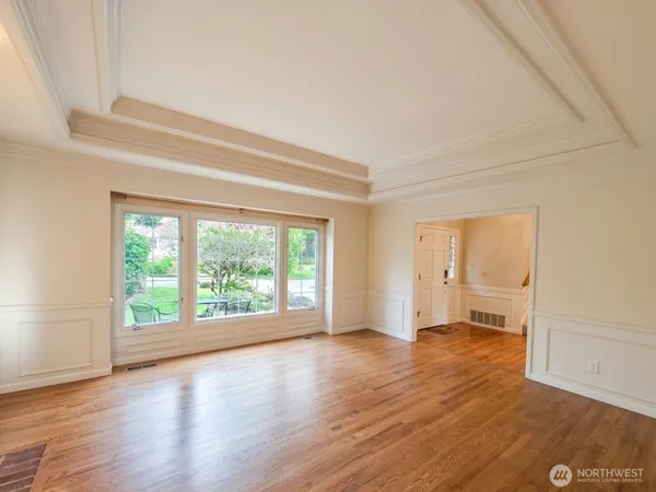 $5,460 | 6725 126th Avenue Northeast, Kirkland, WA 98033