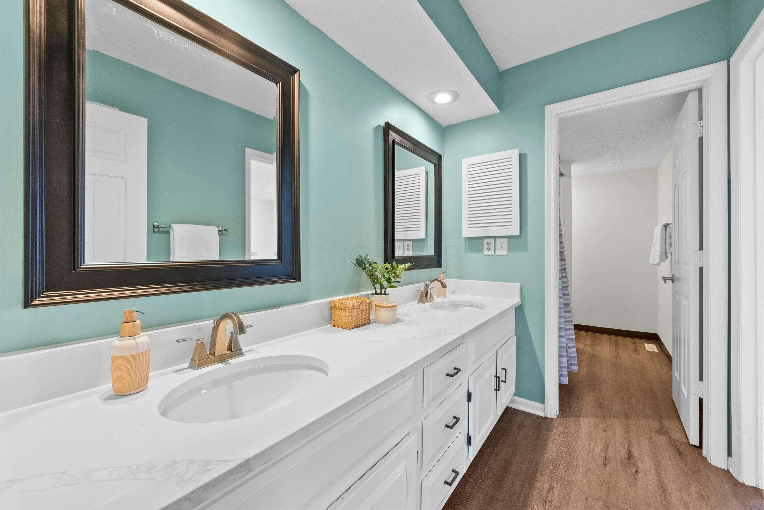 6908 Avery Road Dublin, OH 43017 - Photo 17 of 34 Full Bath