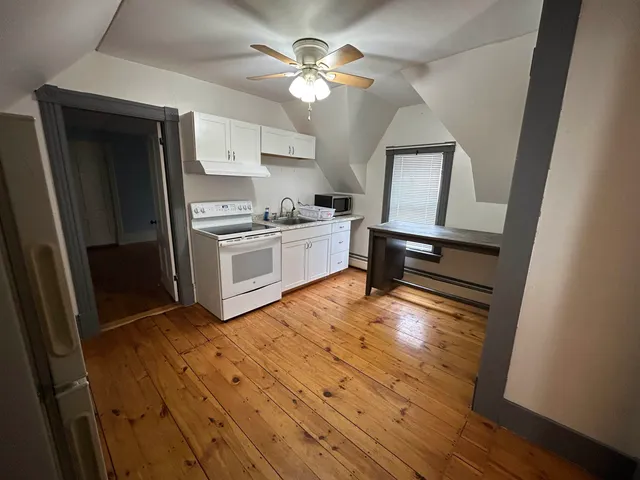 $2,100 | 23 Pleasant Street, Unit B, Hillsborough, NH 03244