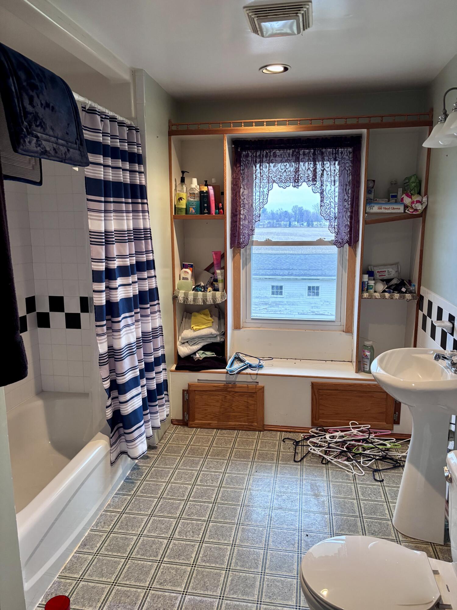 832 West Front Street Burr Oak, MI 49030 - Photo 22 of 29 Upstairs Bathroom