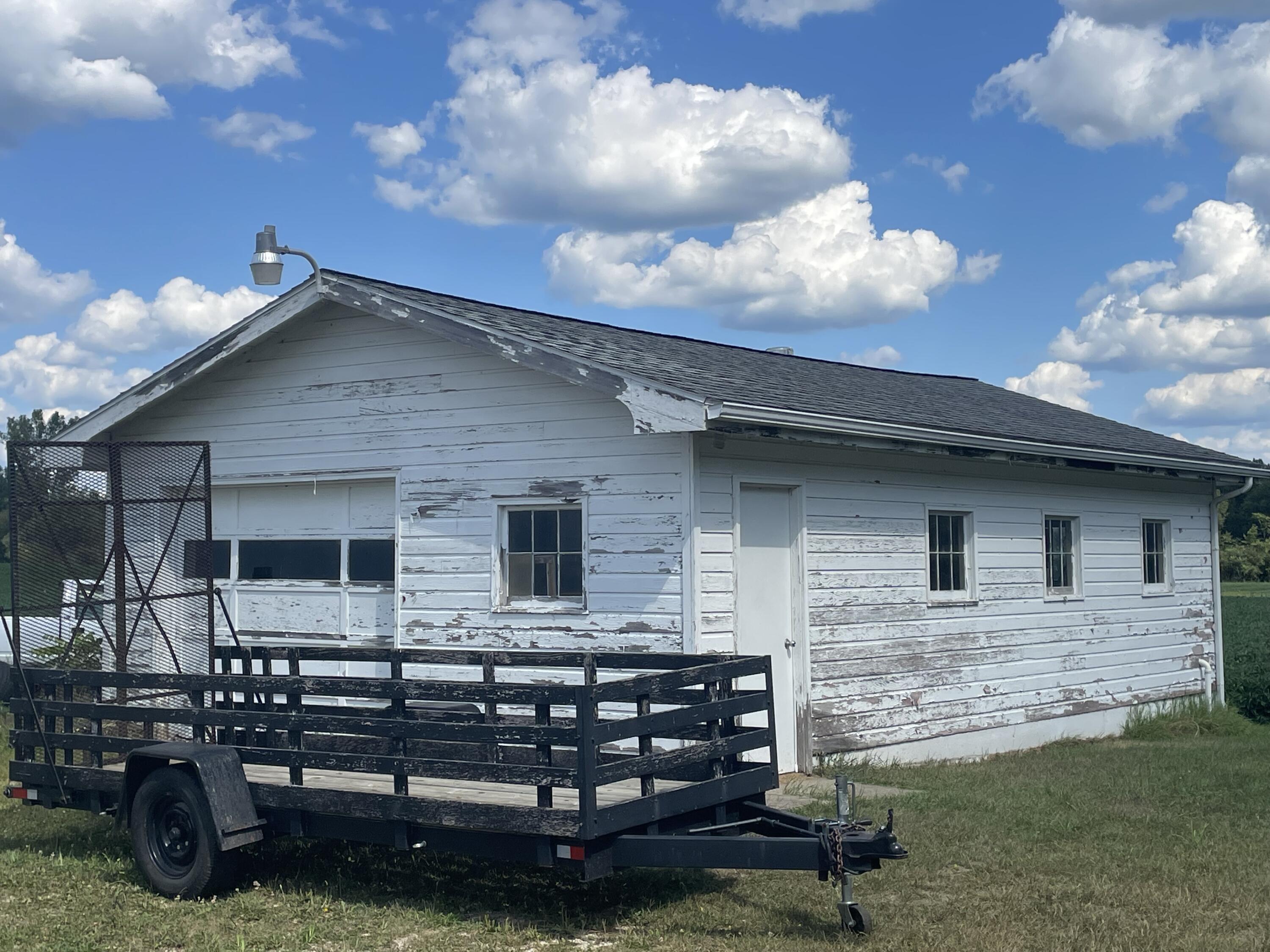 832 West Front Street Burr Oak, MI 49030 - Photo 5 of 29 Garage