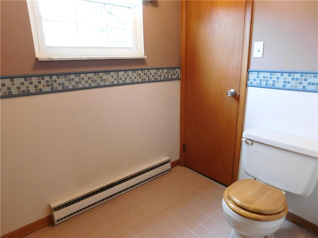 21 Will Barnesville, PA 18214 - Photo 19 of 23 Functional full bathroom with practical tiled flooring.