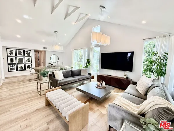 $999,000 | 928 East 66th Street, Inglewood, CA 90302
