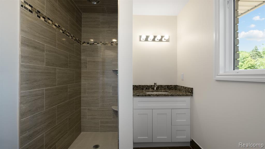 2164 East Hamlin Road Rochester Hills, MI 48307 - Photo 15 of 34