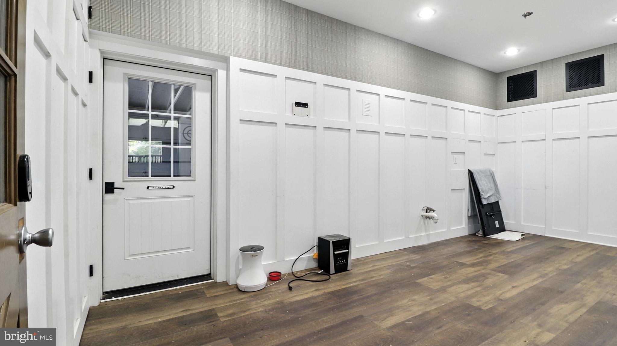 11305 Riverview Road Fort Washington, MD 20744 - Photo 14 of 59 a view of a hallway with wooden floor and entryway