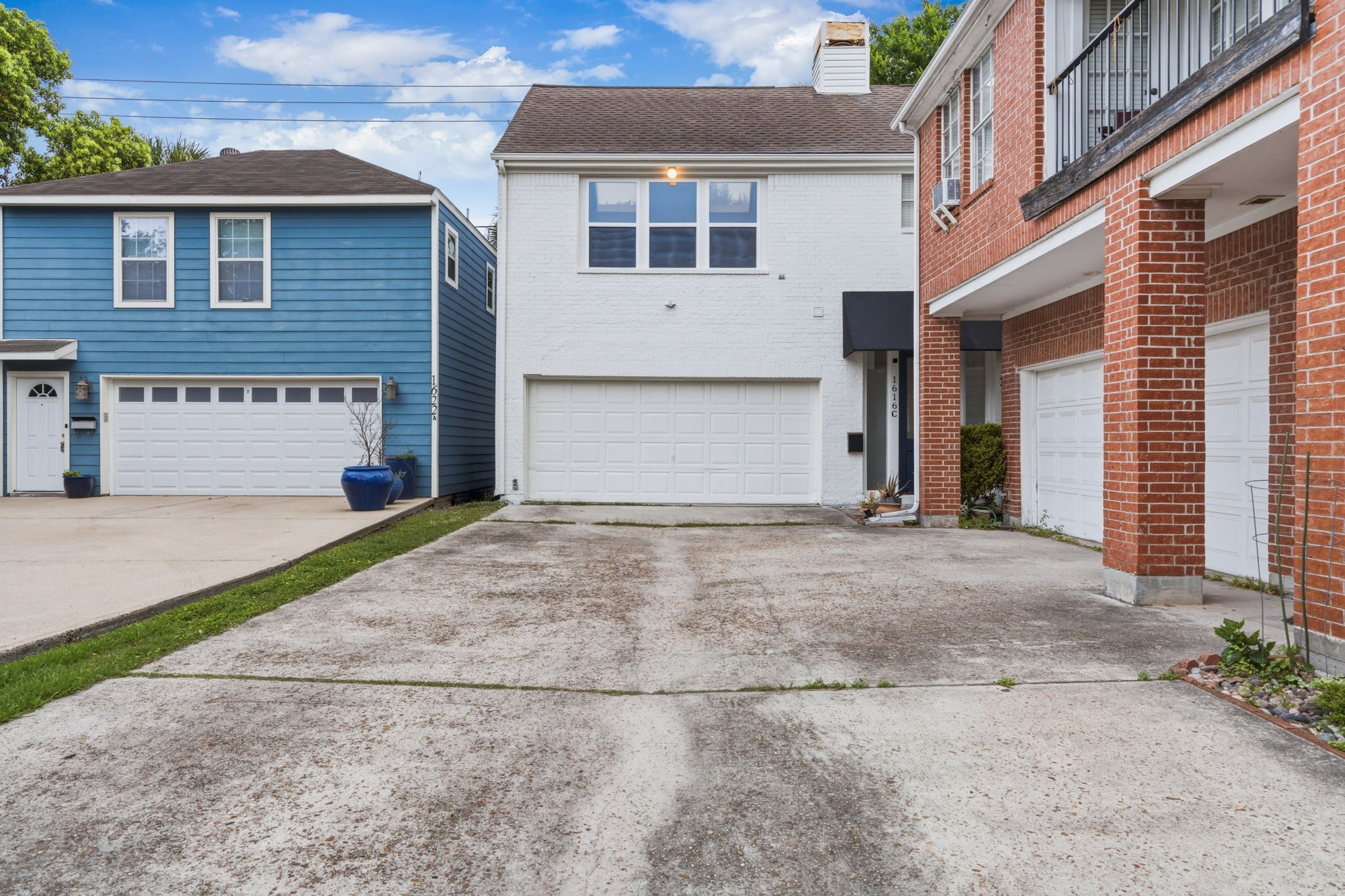 1616 Kipling Street, Unit C Houston, TX 77006 - Photo 15 of 34 a view of a house with a yard