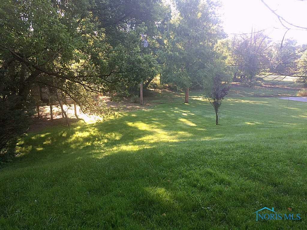 2262 Innisbrook Road Toledo, OH 43606 - Photo 16 of 16 Yard/Garden.