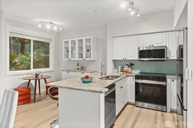 $815,000 | 23300 Southeast Black Nugget Road, Unit D3, Issaquah, WA 98029