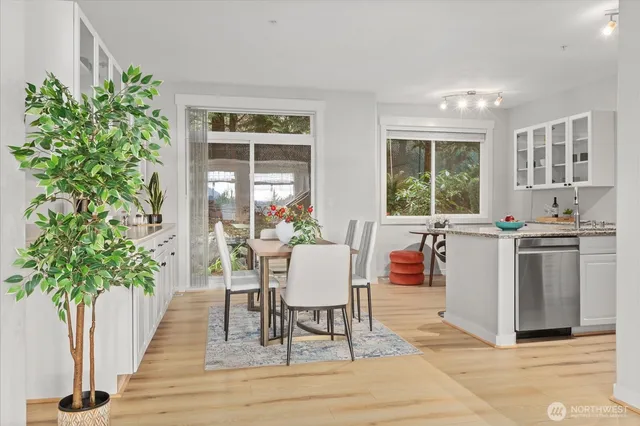 $815,000 | 23300 Southeast Black Nugget Road, Unit D3, Issaquah, WA 98029