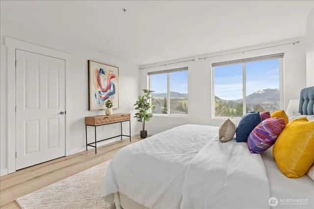 $815,000 | 23300 Southeast Black Nugget Road, Unit D3, Issaquah, WA 98029