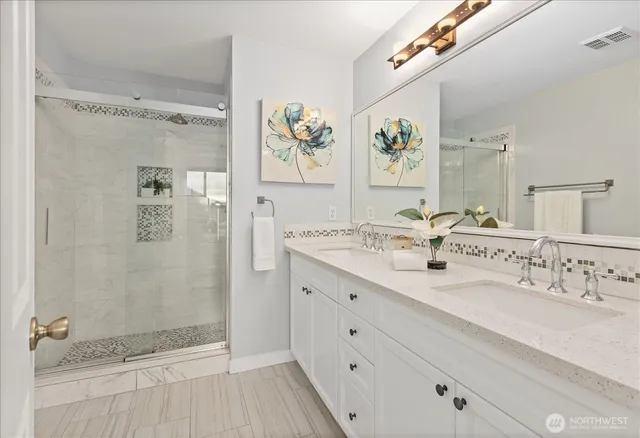 $815,000 | 23300 Southeast Black Nugget Road, Unit D3, Issaquah, WA 98029