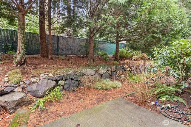 $815,000 | 23300 Southeast Black Nugget Road, Unit D3, Issaquah, WA 98029