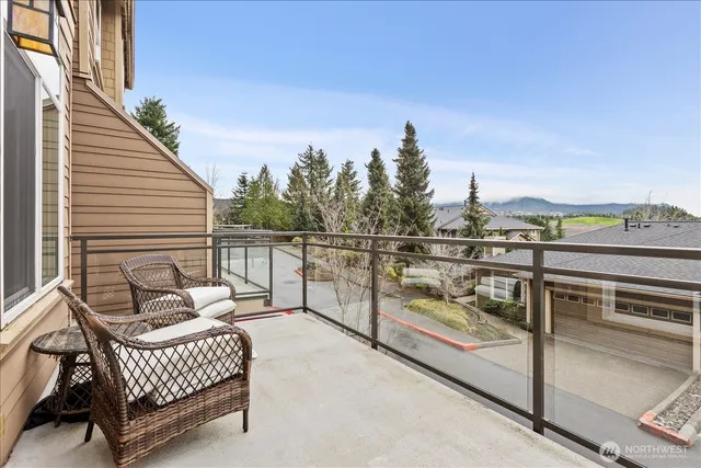 $815,000 | 23300 Southeast Black Nugget Road, Unit D3, Issaquah, WA 98029