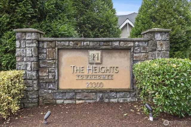 $815,000 | 23300 Southeast Black Nugget Road, Unit D3, Issaquah, WA 98029