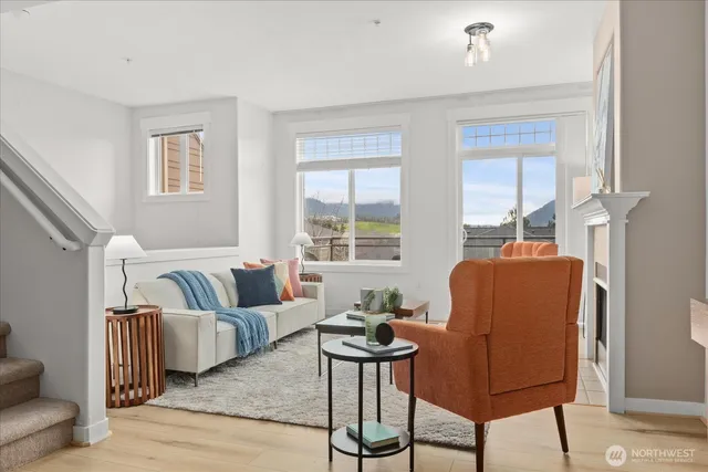 $815,000 | 23300 Southeast Black Nugget Road, Unit D3, Issaquah, WA 98029