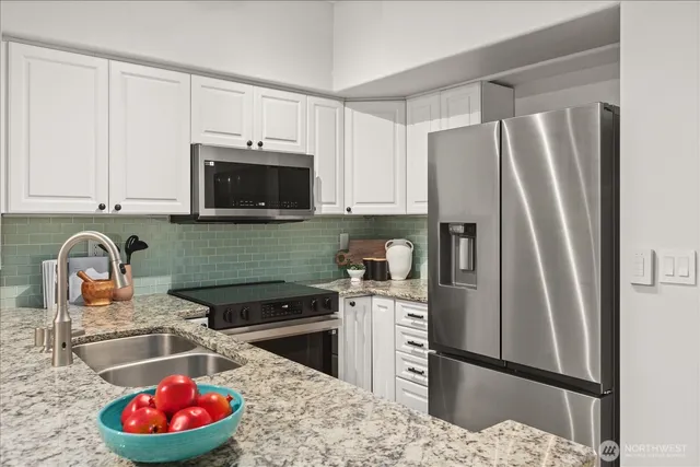 $815,000 | 23300 Southeast Black Nugget Road, Unit D3, Issaquah, WA 98029