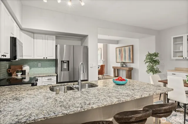 $815,000 | 23300 Southeast Black Nugget Road, Unit D3, Issaquah, WA 98029