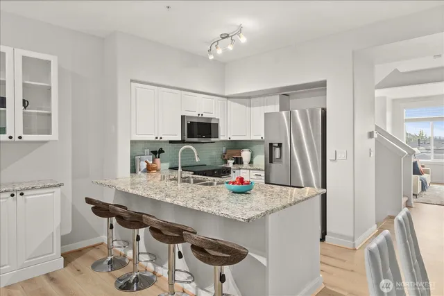 $815,000 | 23300 Southeast Black Nugget Road, Unit D3, Issaquah, WA 98029