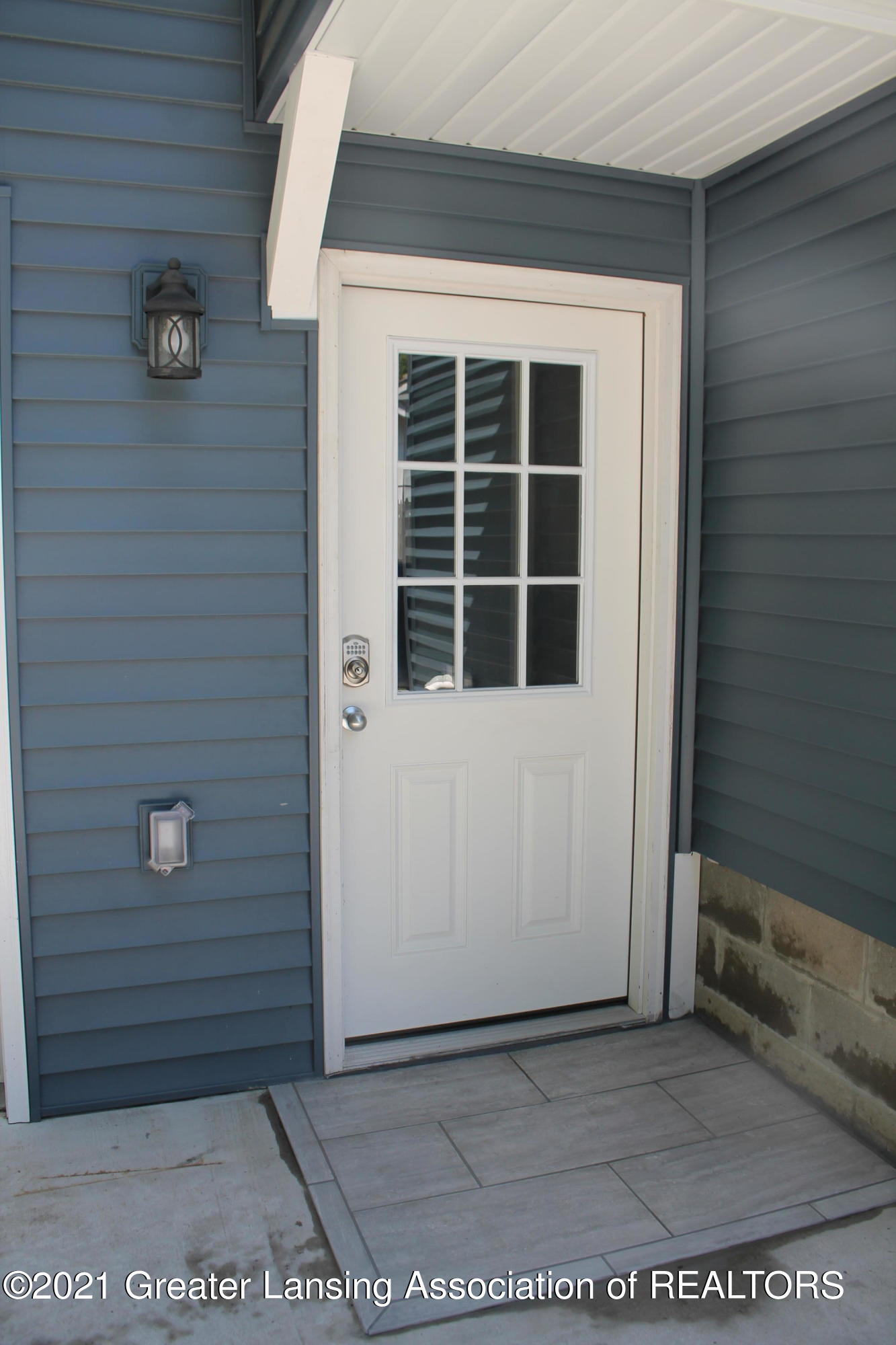 6327 Hilliard Road Lansing, MI 48911 - Photo 5 of 35 IMG_9351