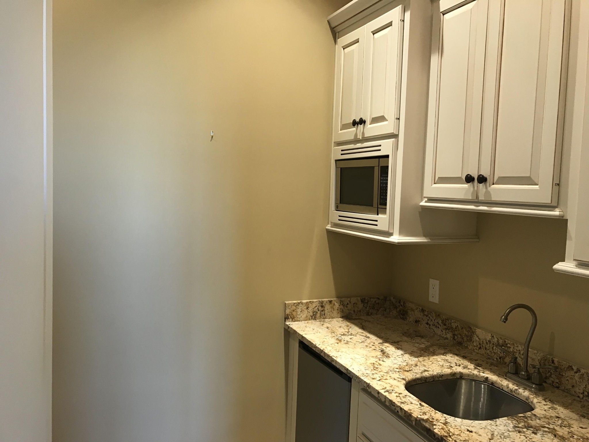 1951 Hindley Road Morristown, TN 37813 - Photo 22 of 26 a bathroom with a granite countertop sink and mirror