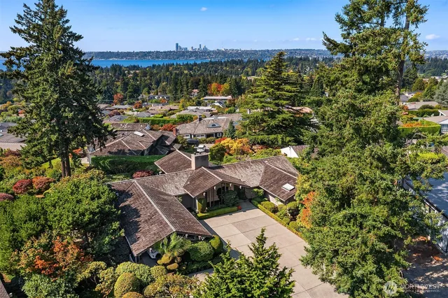 $5,390,000 | 9501 Northeast 13th Street, Clyde Hill, WA 98004