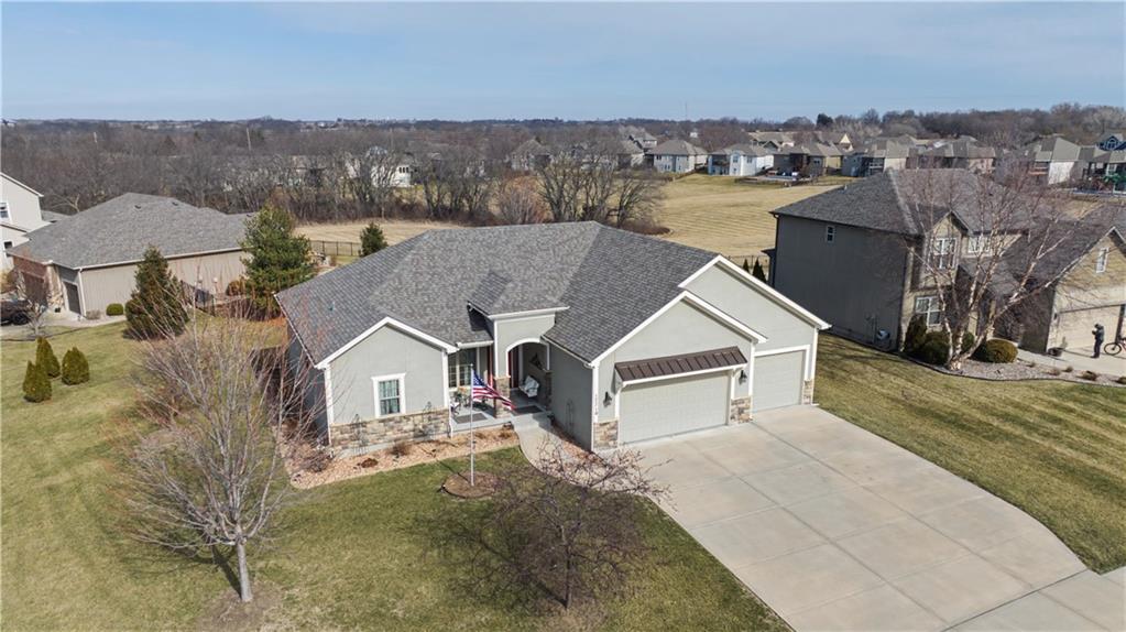 17710 Mission Ridge Smithville, MO 64089 - Photo 2 of 56