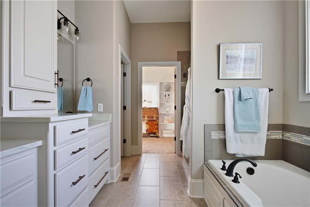 17710 Mission Ridge Smithville, MO 64089 - Photo 21 of 56