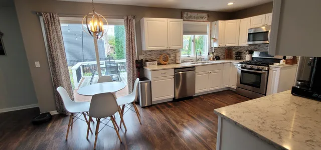 $386,900 | 700 Susan Street, Sycamore, IL 60178