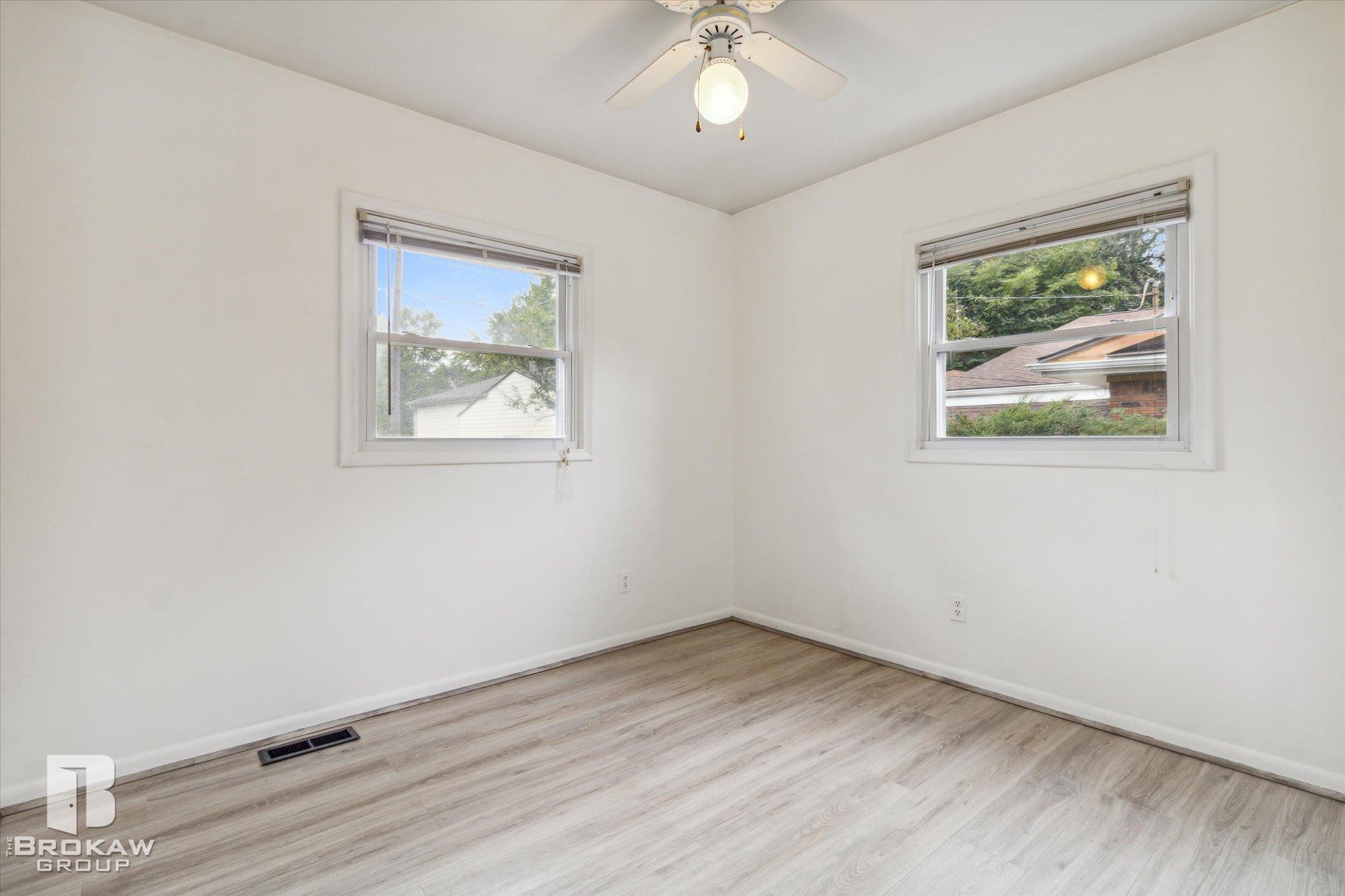 1489 Williamsburg Road Flint, MI 48507 - Photo 18 of 50 50121506-18.JPG