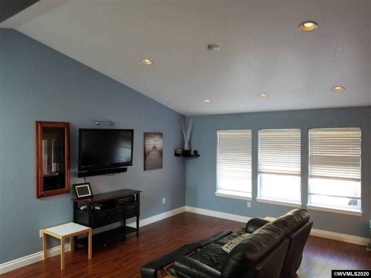 945 Salamander Road Southeast Jefferson, OR 97352 - Photo 5 of 26 Gallery Image 5
