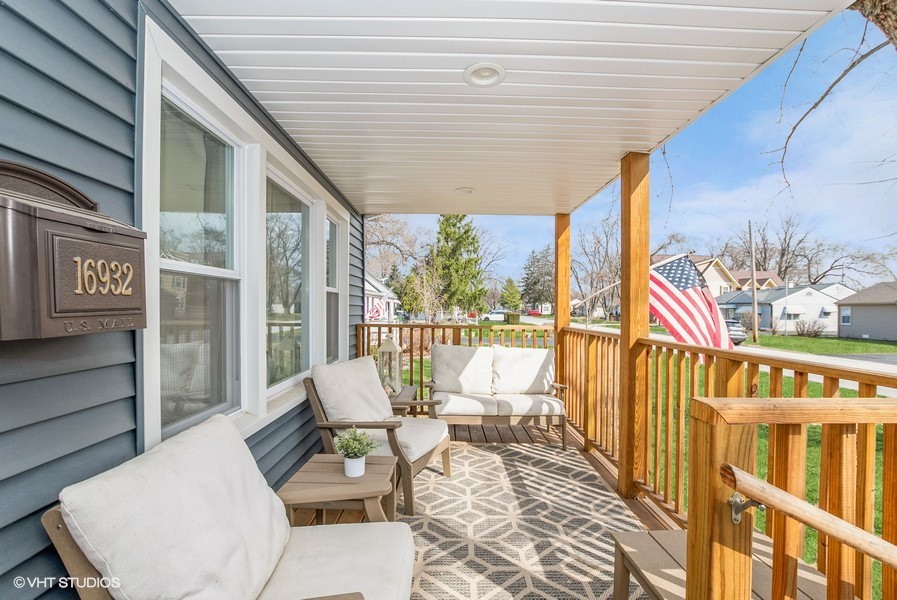 16932 Riverside Drive Tinley Park, IL 60477 - Photo 3 of 28