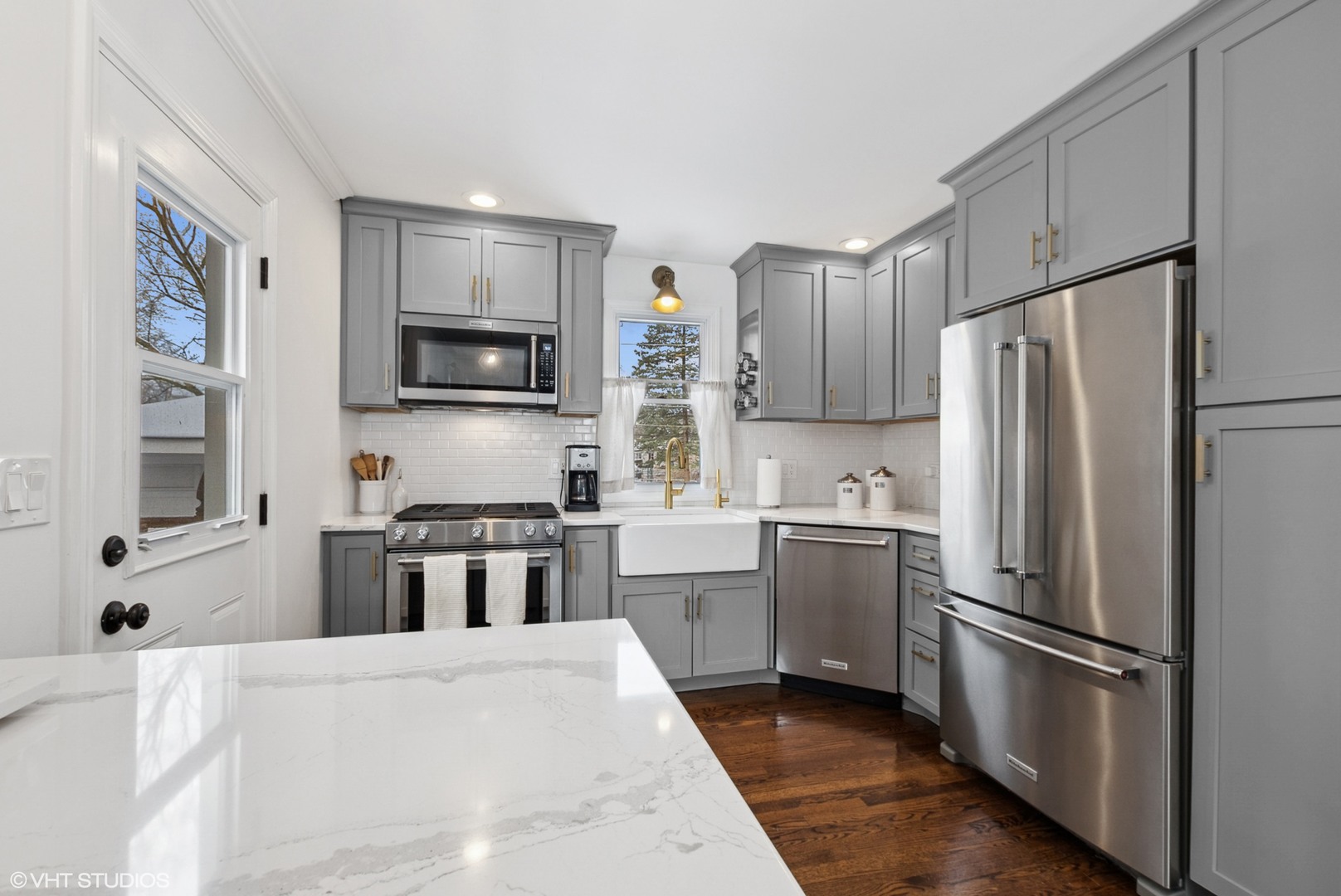 16932 Riverside Drive Tinley Park, IL 60477 - Photo 9 of 28